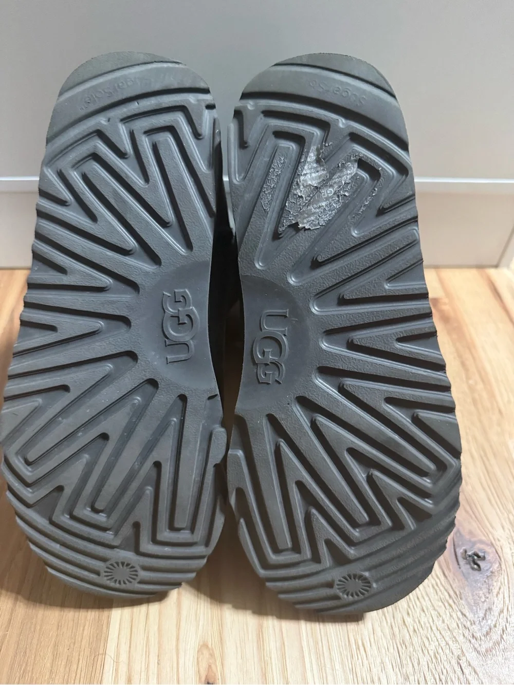 UGG Kids Classic Short Boots in Gray size 6 fits like women’s 7.5